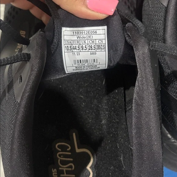 Brooks Men's Black and Gold Athletic Shoes - Picture 5 of 5